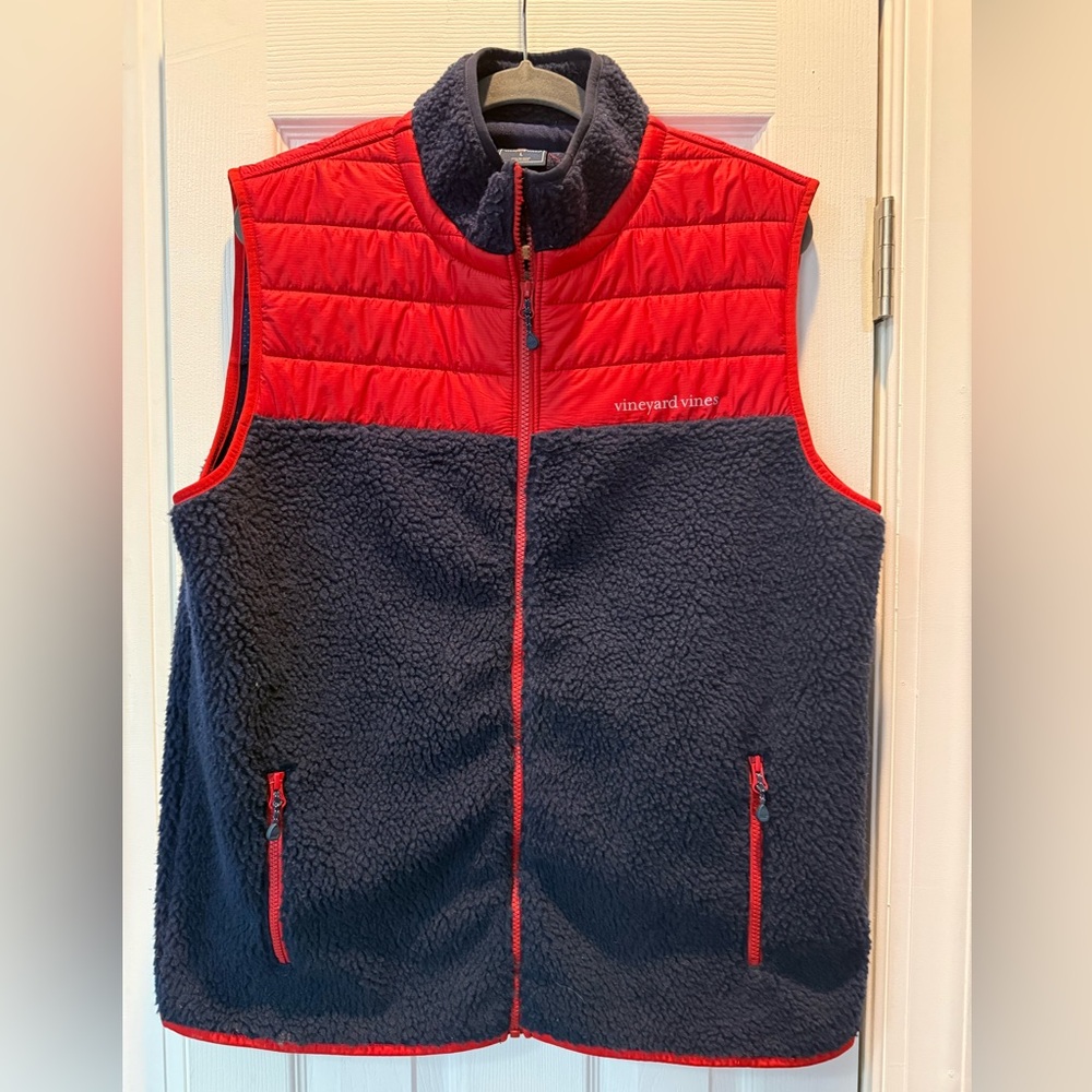 Men’s Large Vineyard Vines Red and Navy Sherpa Fleece Vest